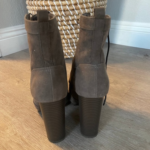 Grey lace up booties - Picture 2 of 3